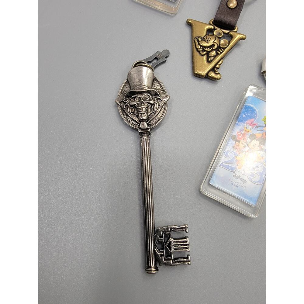 Walt Disney Keychains Lot - Picture 2 of 10